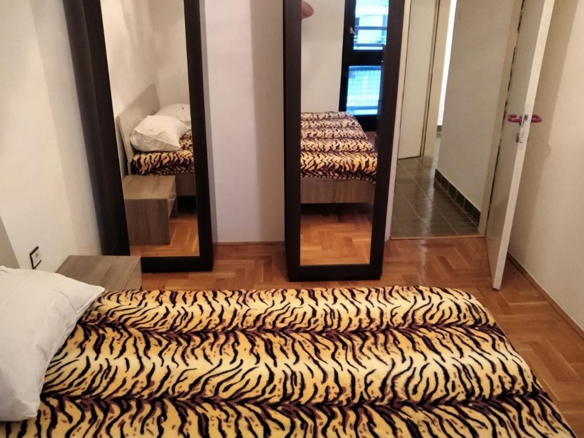 Apartman Senka 2 Apartment Podgorica Bagian luar foto
