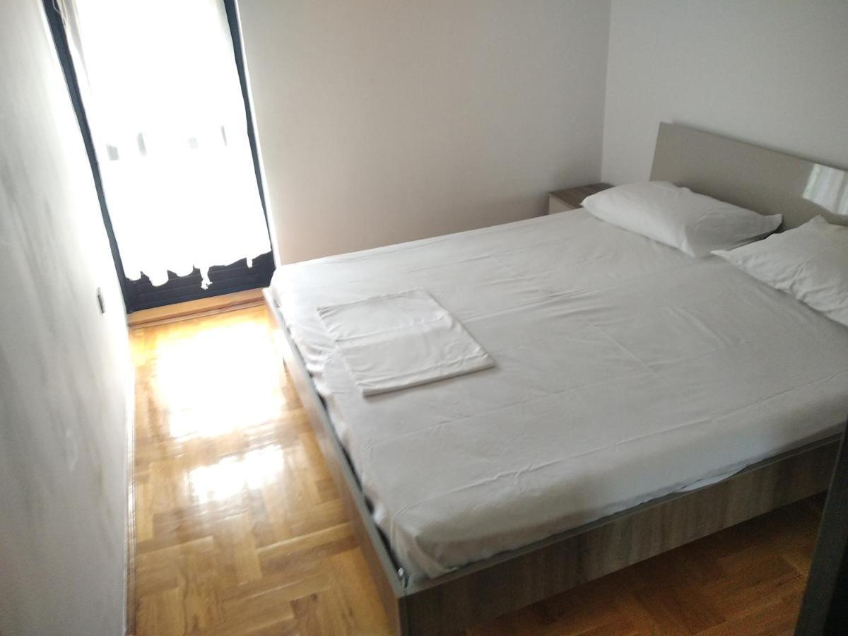 Apartman Senka 2 Apartment Podgorica Bagian luar foto